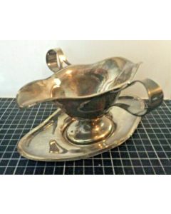 VINTAGE EPNS SILVER PLATED CREAMER / GRAVY BOAT JUG & SAUCER